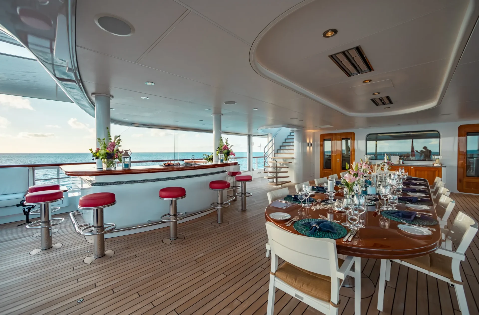 HUNTRESS Charter Yacht