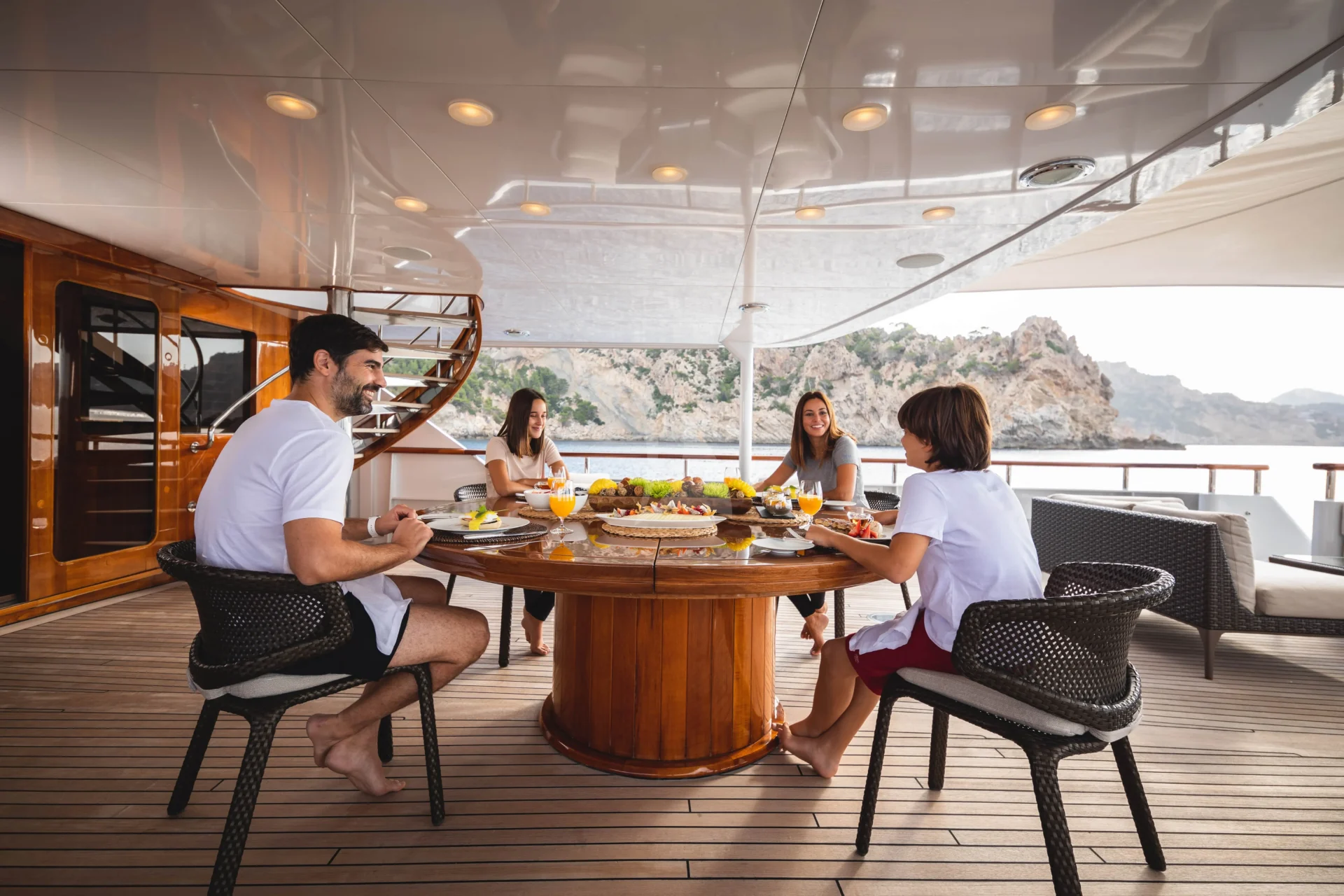 MIRAGE Charter Yacht