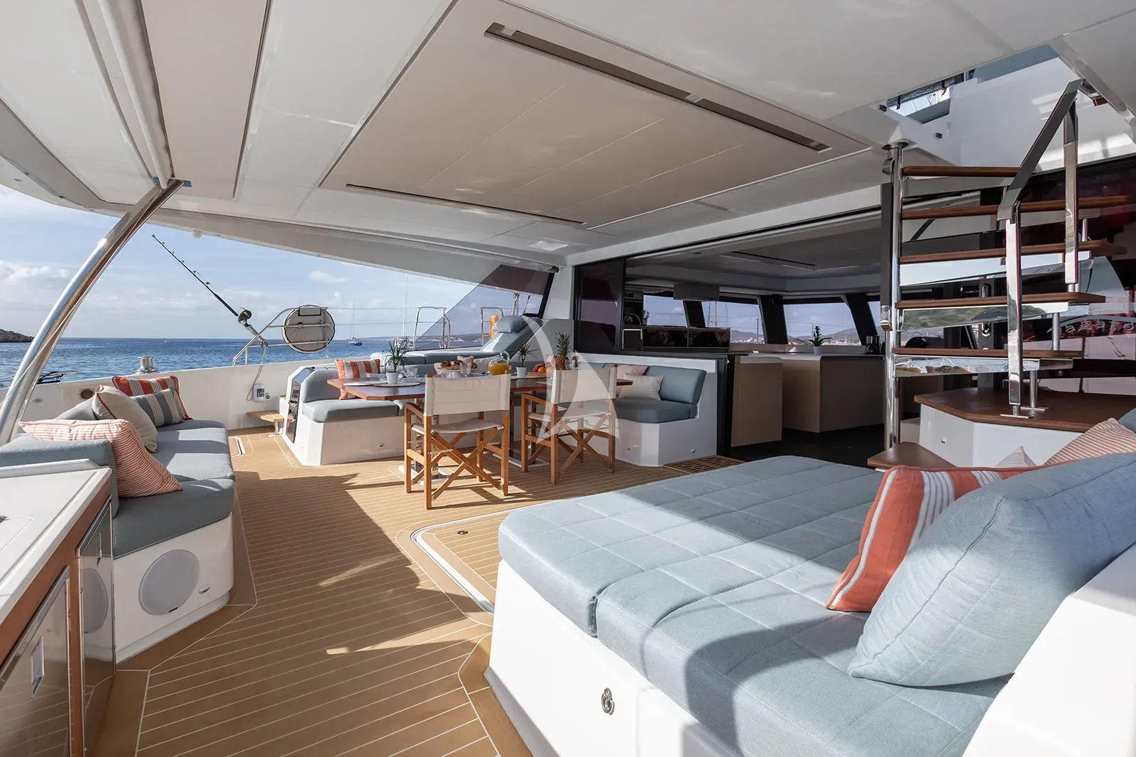 VAGATOR Charter Yacht