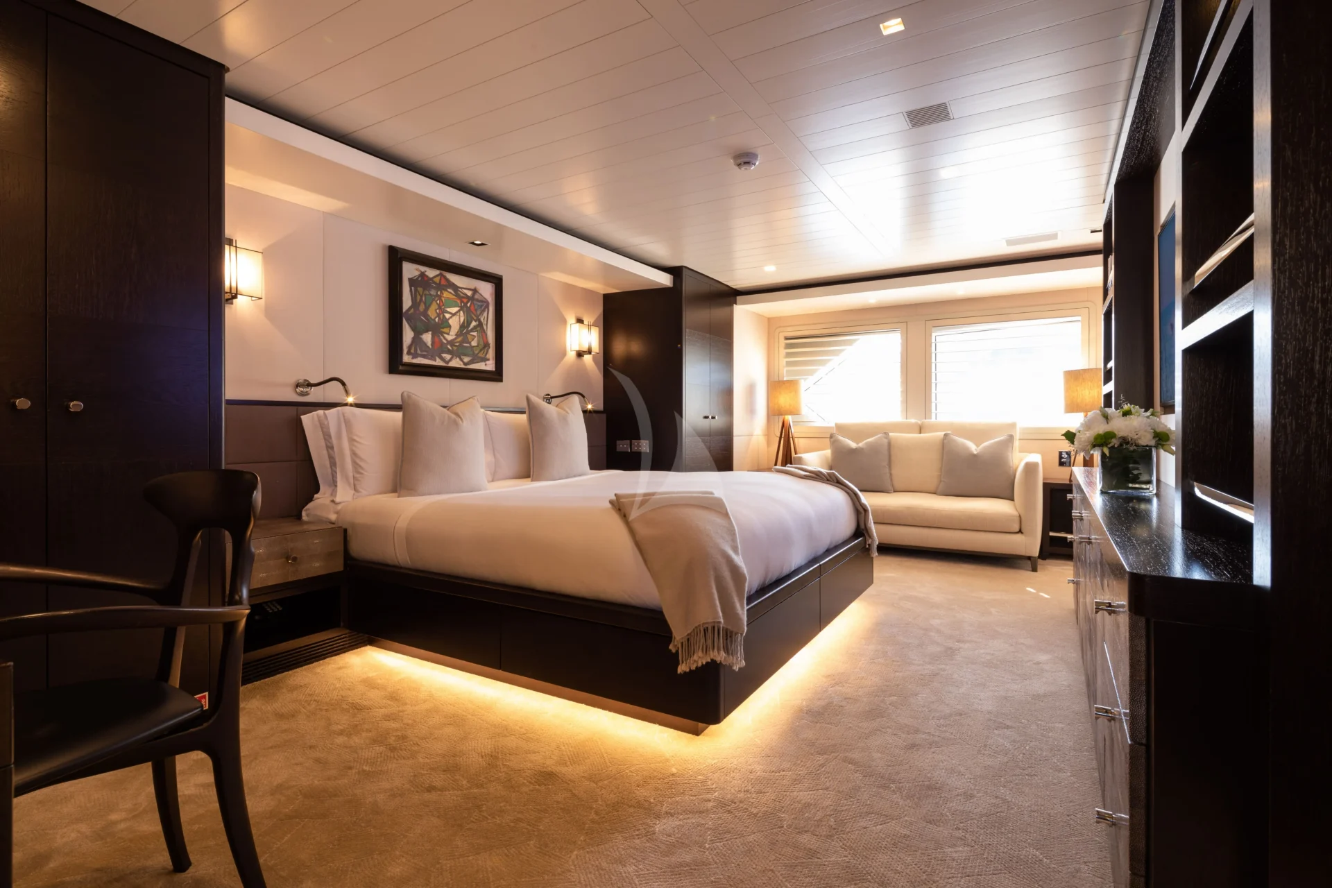 MIRAGE Charter Yacht