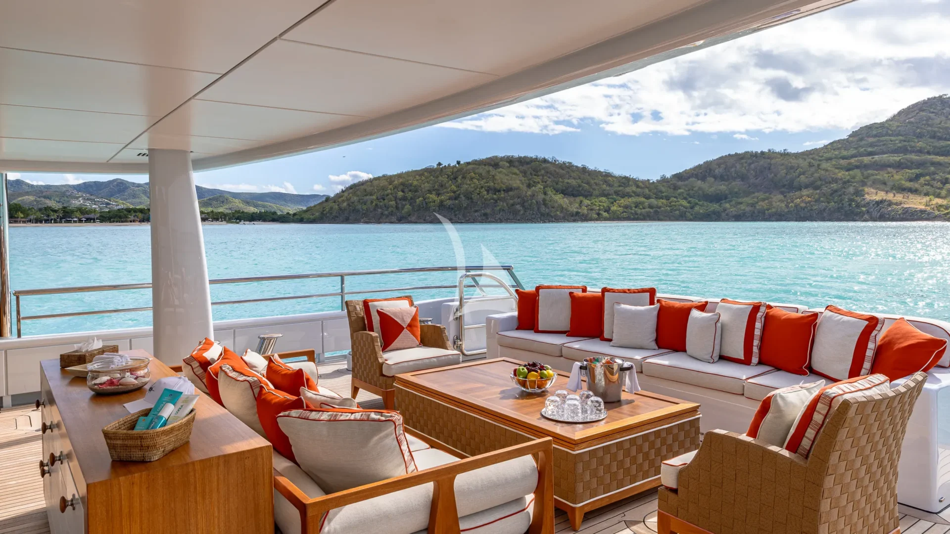 DEEP BLUE Charter Yacht