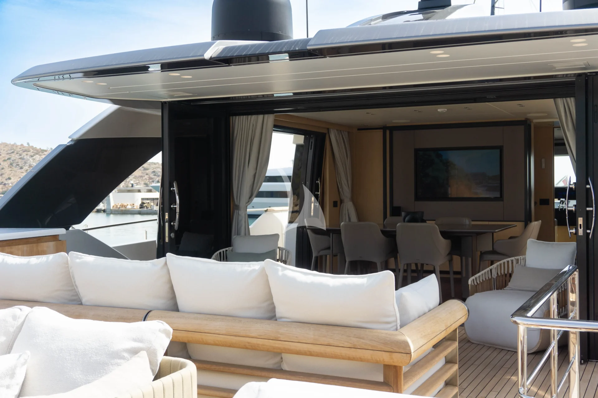 FLORI Charter Yacht