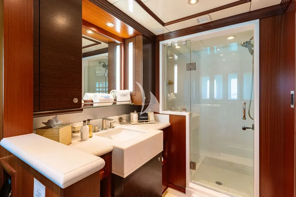 OCEAN CLUB Charter Yacht