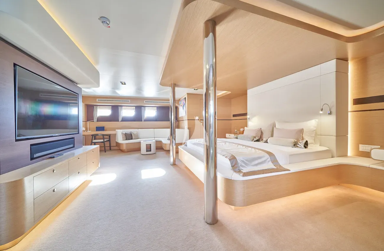 OMNIA Charter Yacht