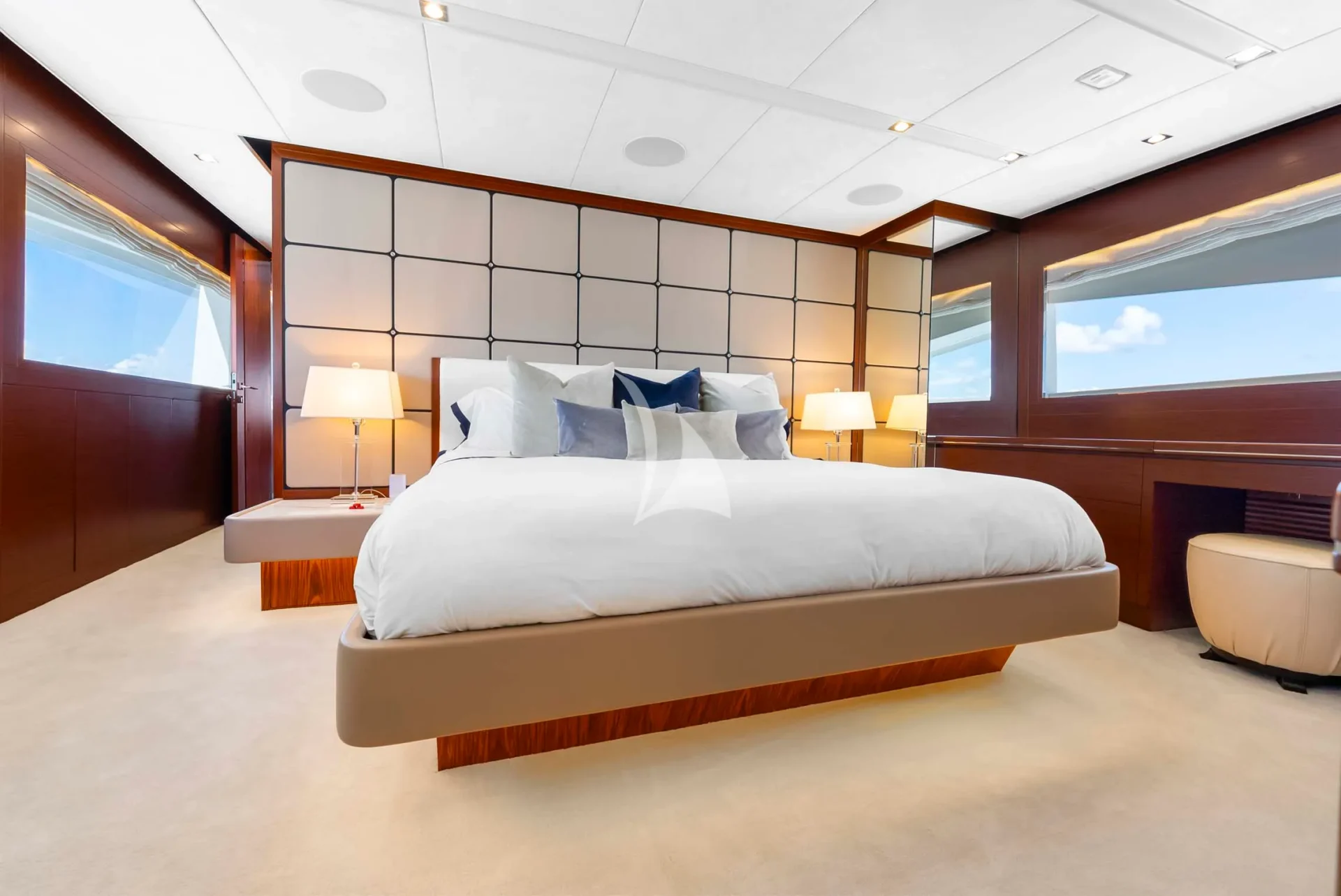 HAPPY HOUR Charter Yacht