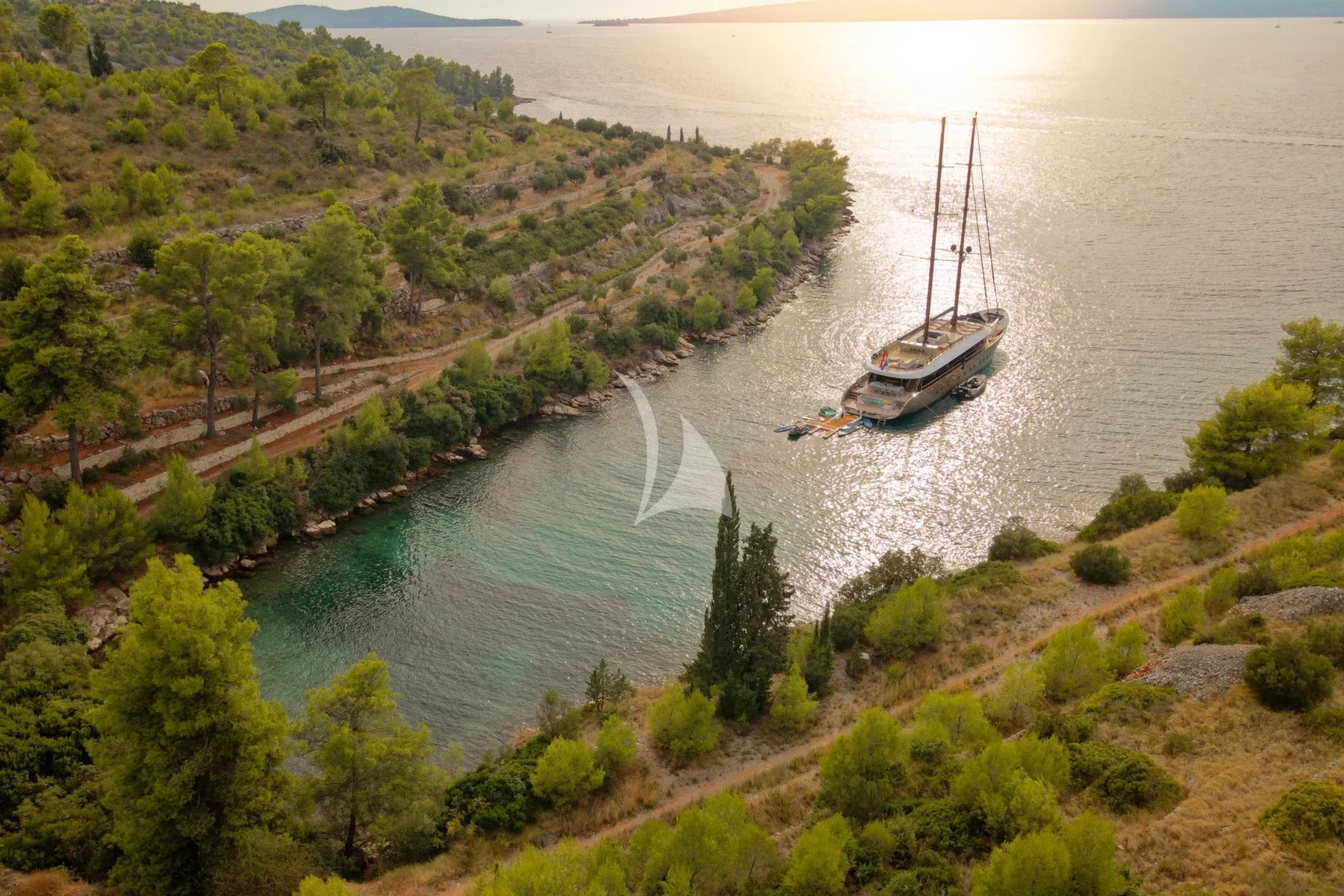 ANETTA Charter Yacht