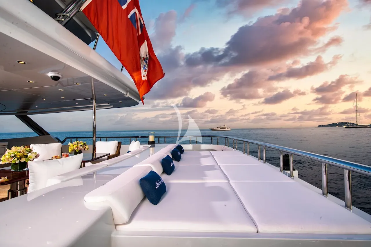 LUCKY LADY Charter Yacht
