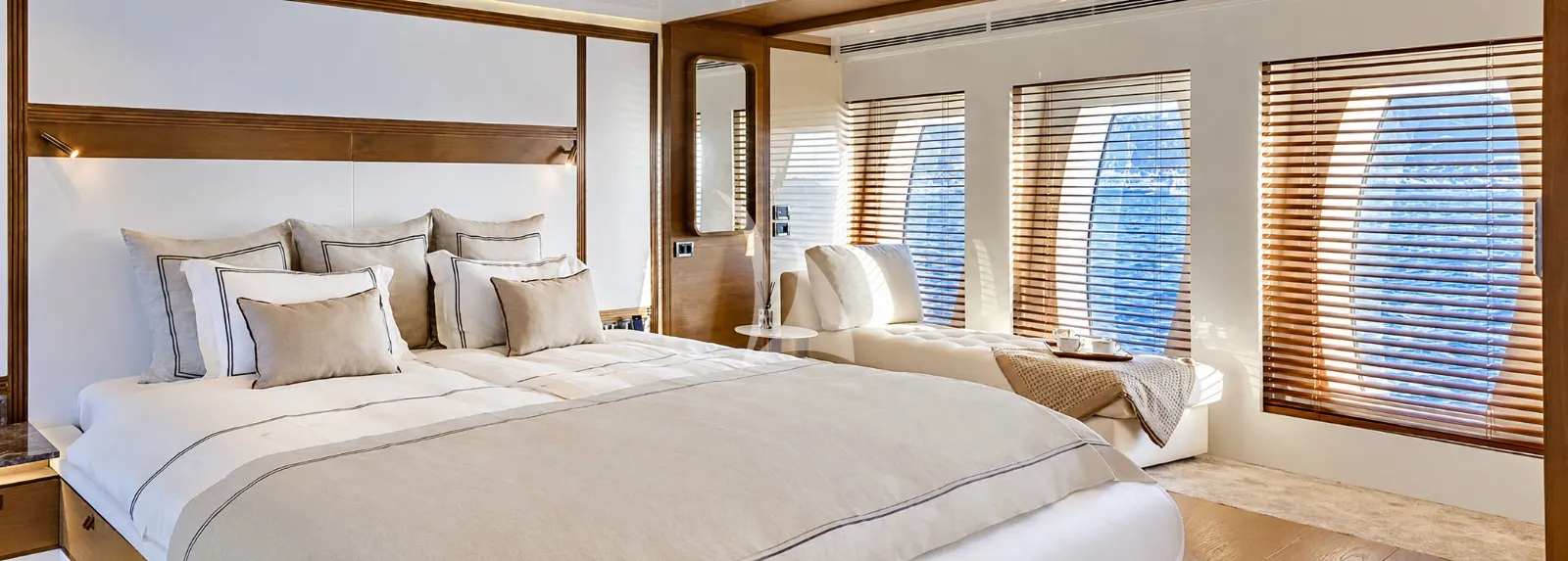 LIQUID SKY Charter Yacht