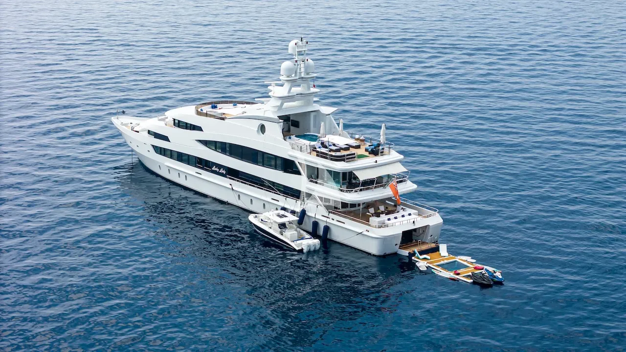 LUCKY LADY Charter Yacht