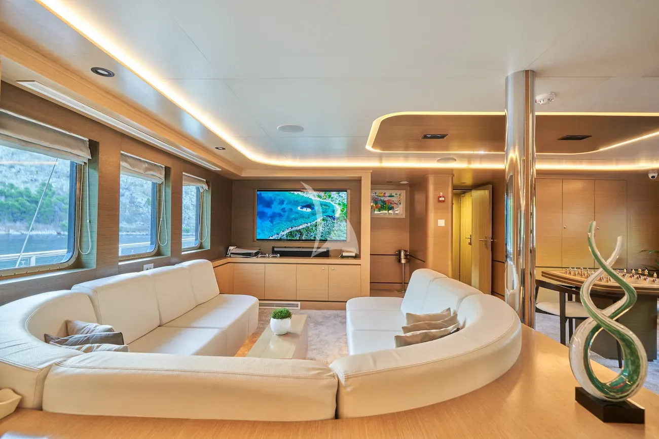 OMNIA Charter Yacht