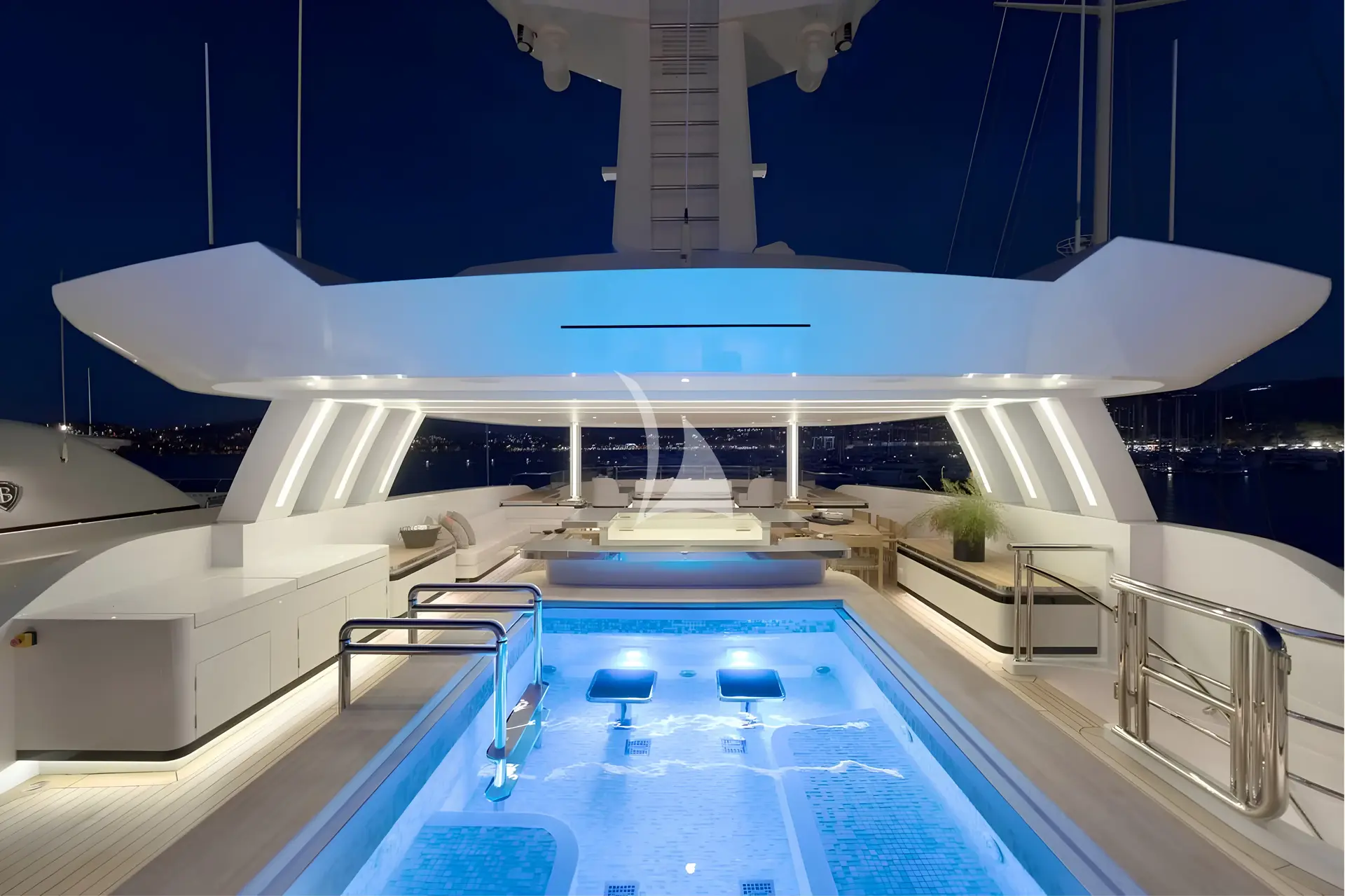 LIQUID SKY Charter Yacht