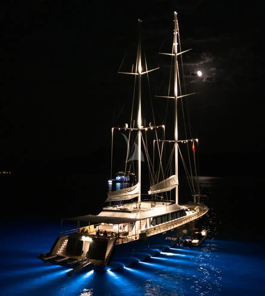 De Love Charter Yacht
