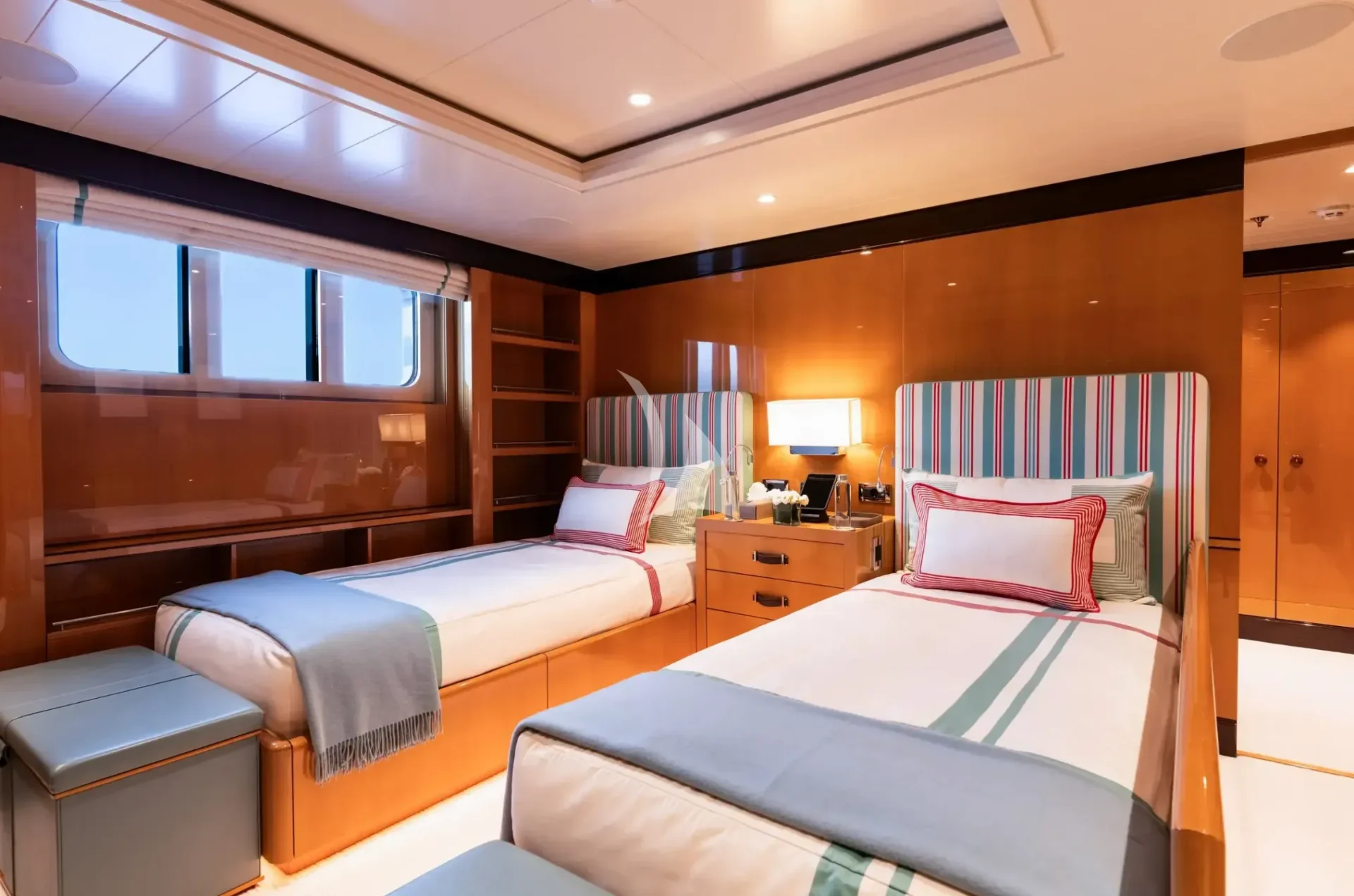 DEEP BLUE Charter Yacht