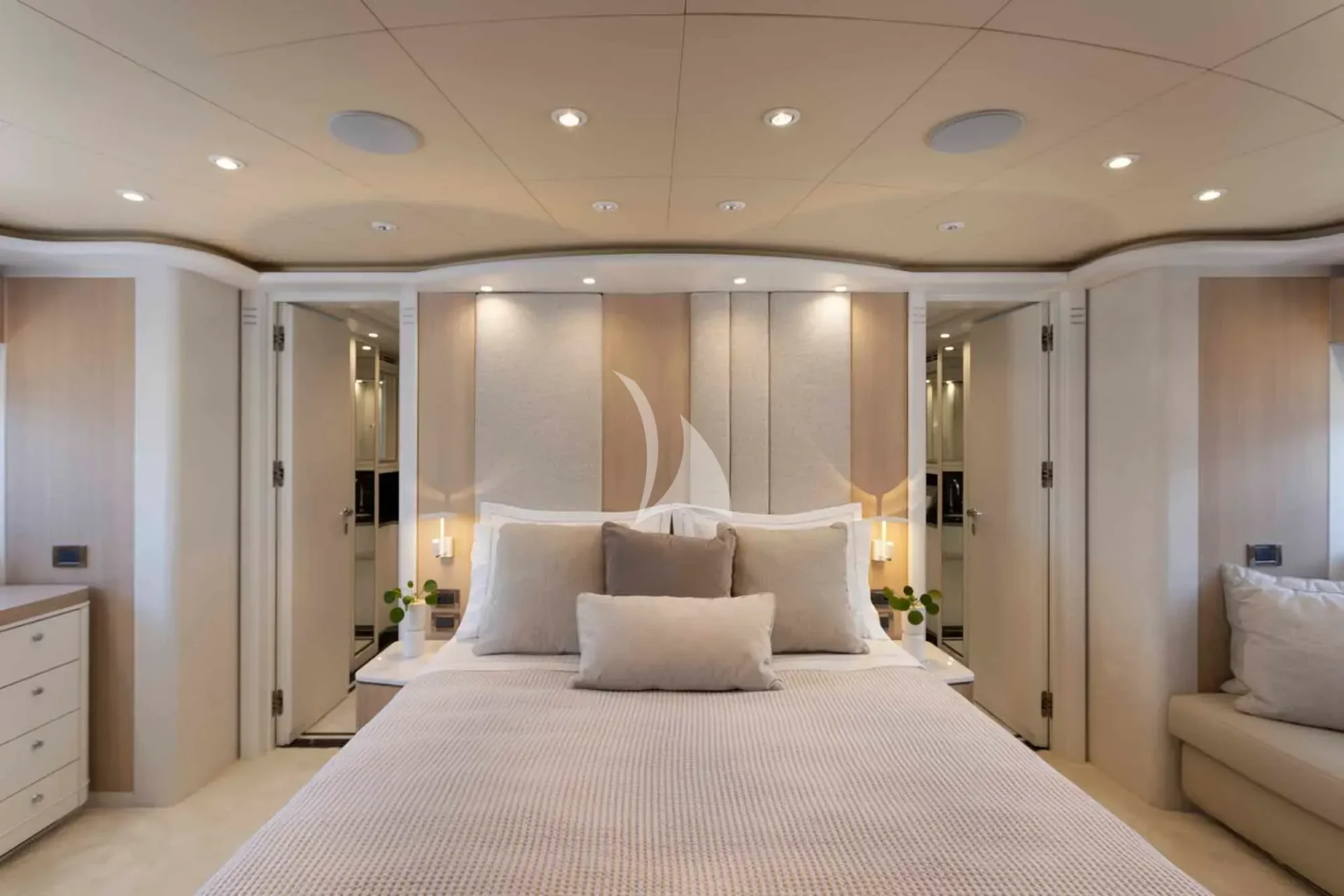 PARADISE Charter Yacht