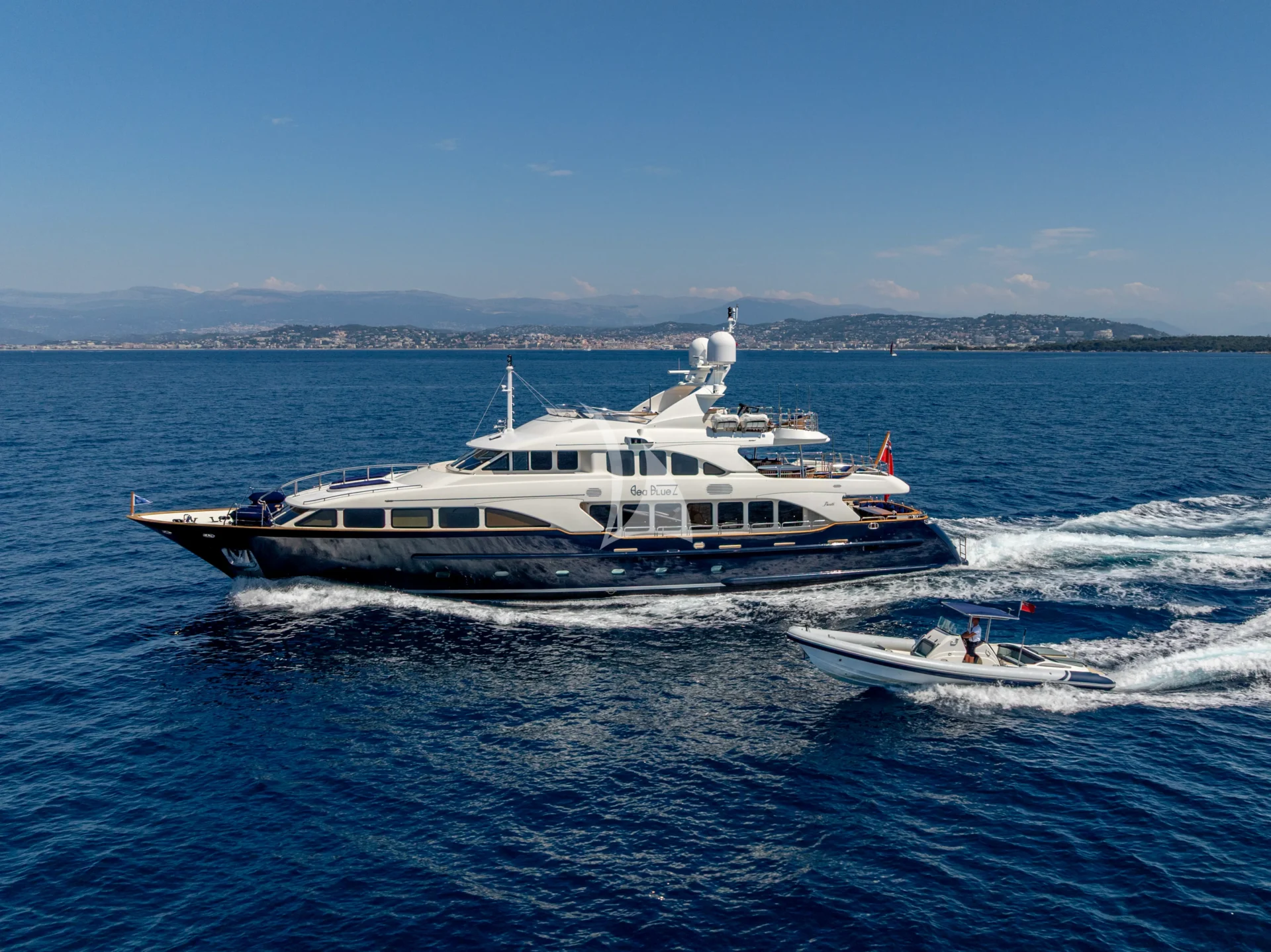 SEA BLUEZ Charter Yacht