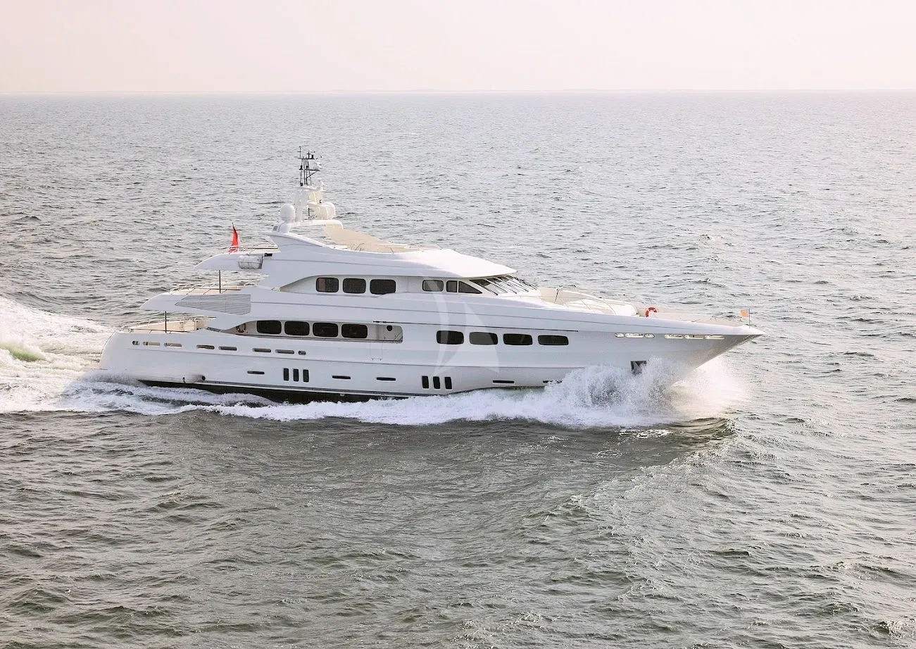 LATITUDE Charter Yacht