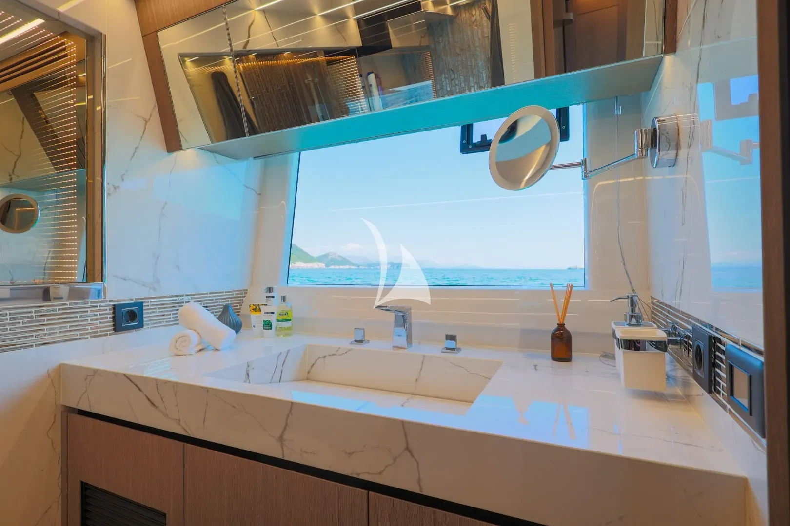 PARADISE Charter Yacht