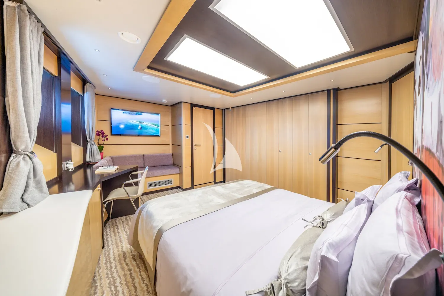 NAVILUX Charter Yacht