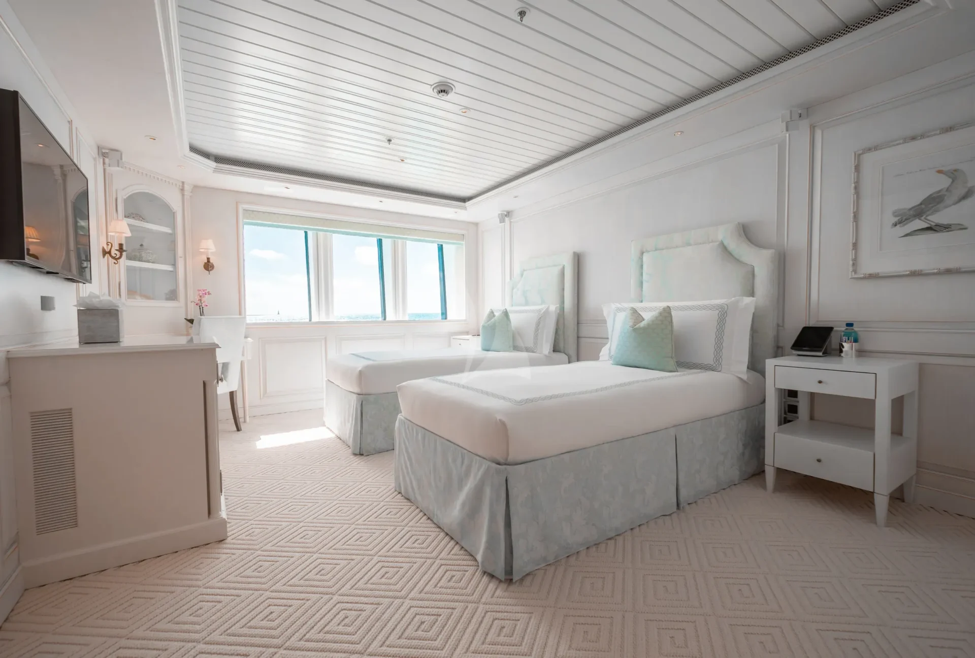 HUNTRESS Charter Yacht