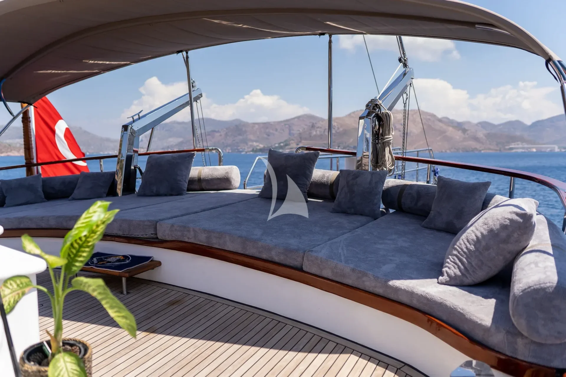 Nevra Queen Charter Yacht