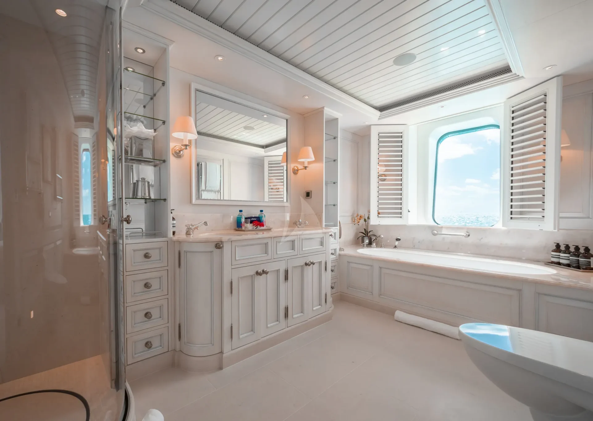 HUNTRESS Charter Yacht