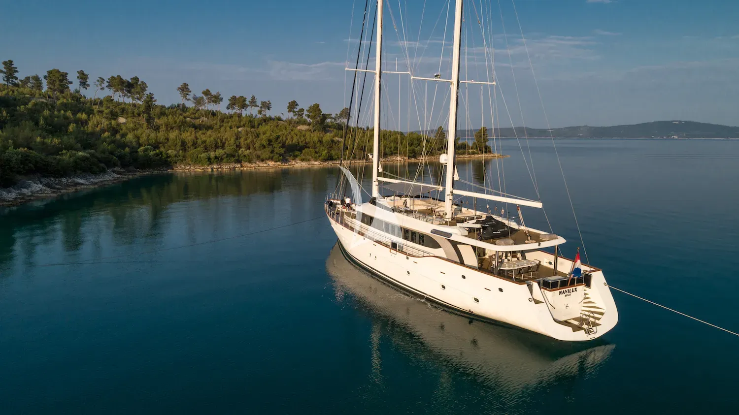 NAVILUX Charter Yacht