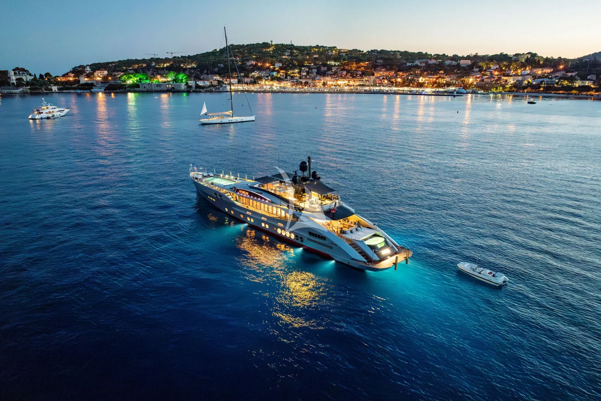 DB9 Charter Yacht