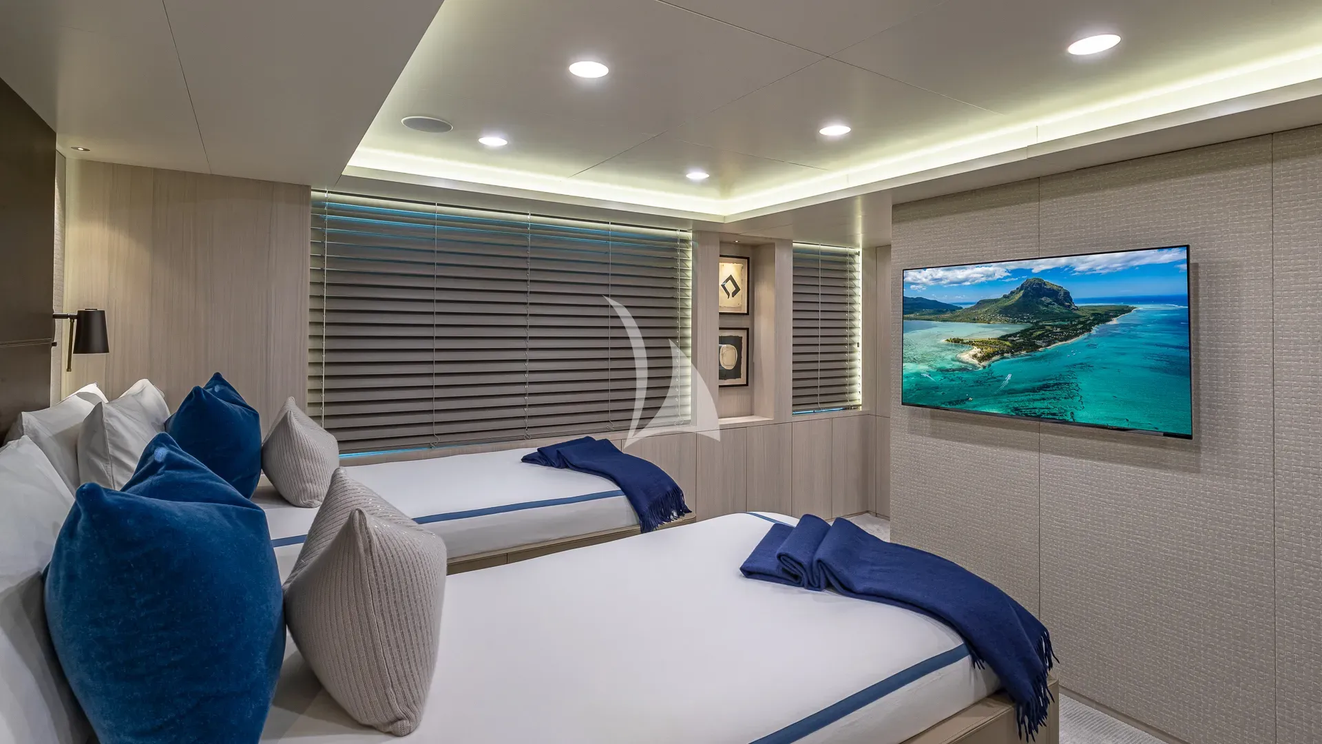 REVERIE Charter Yacht