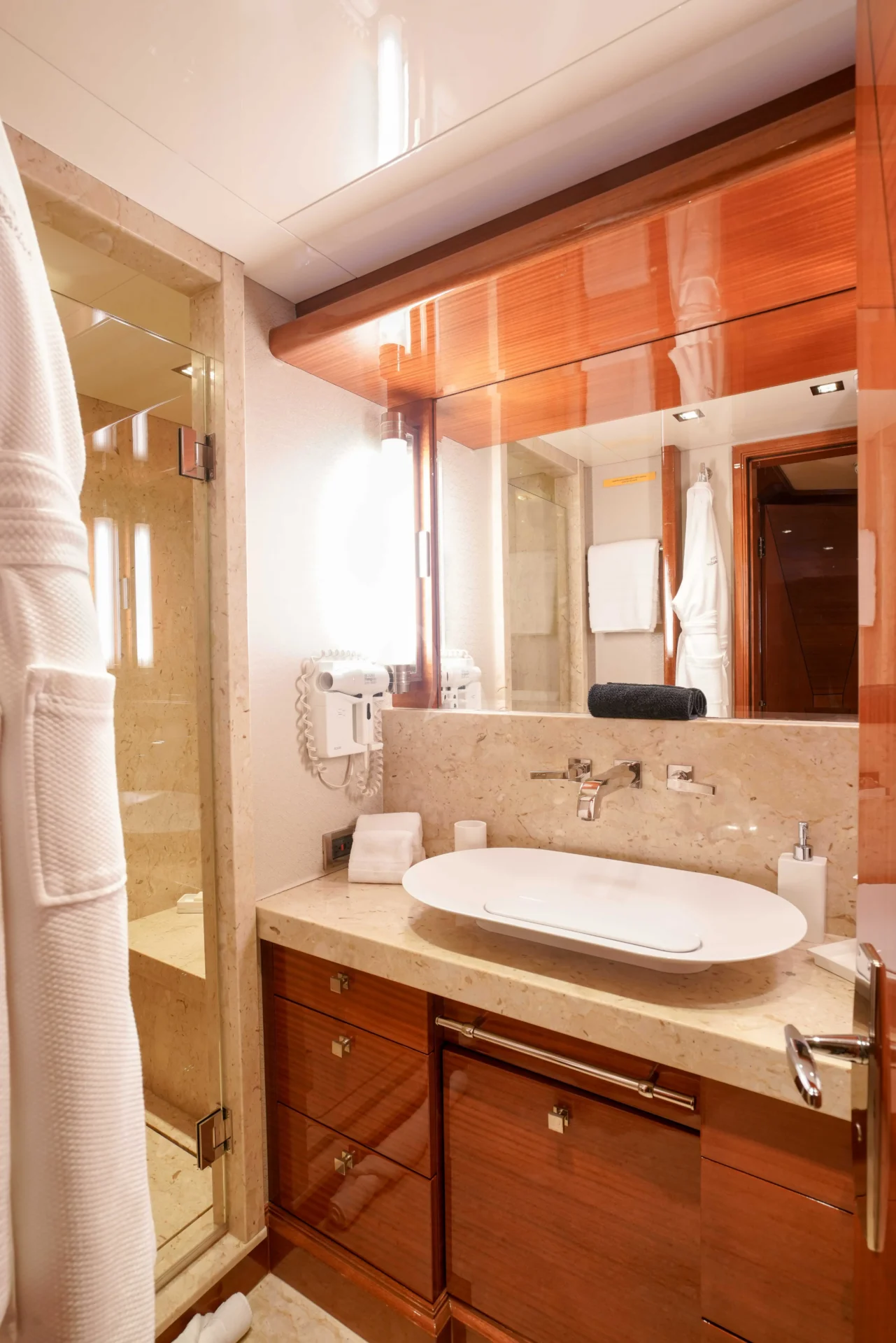 ASPEN ALTERNATIVE Charter Yacht