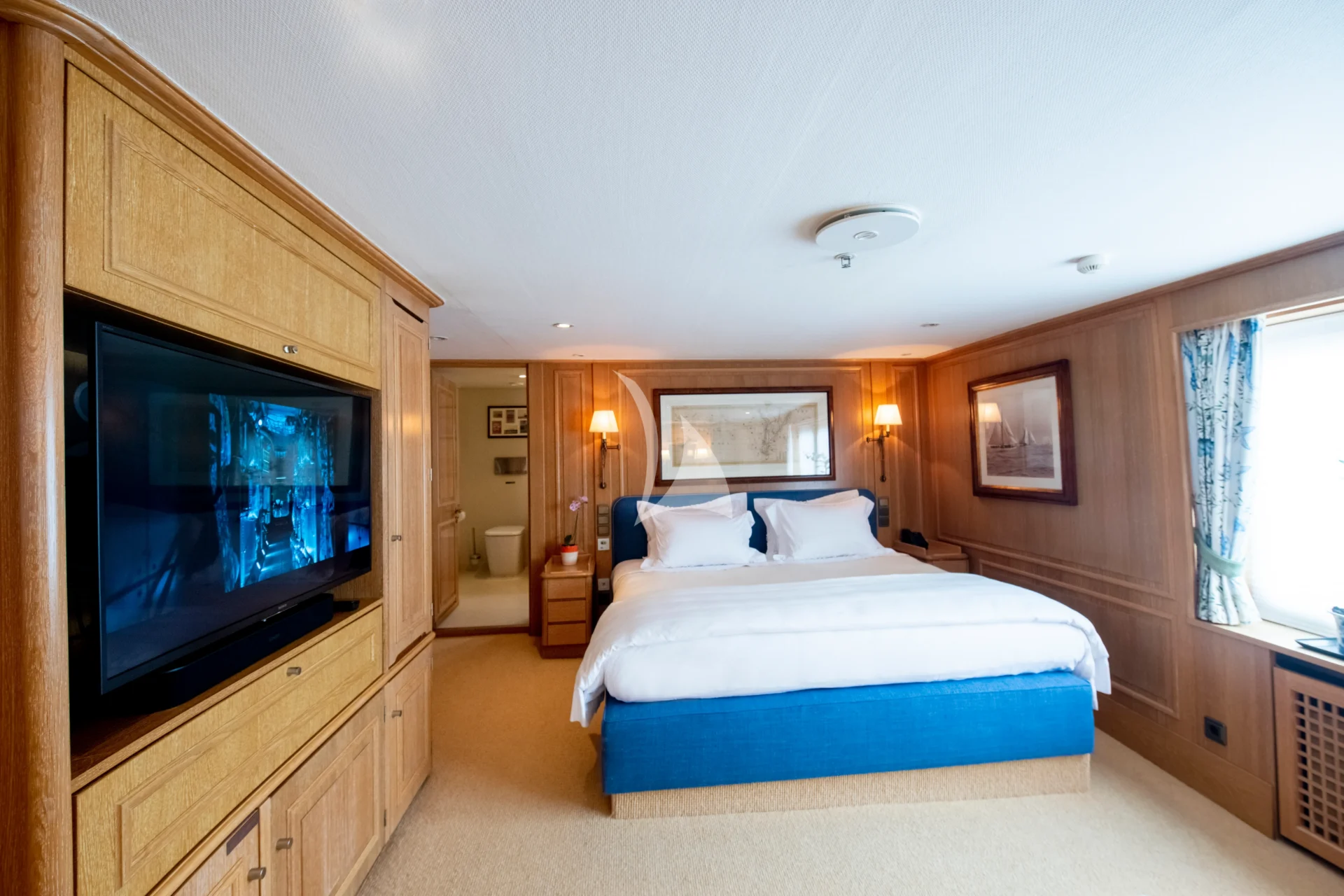 ARCTIC Charter Yacht
