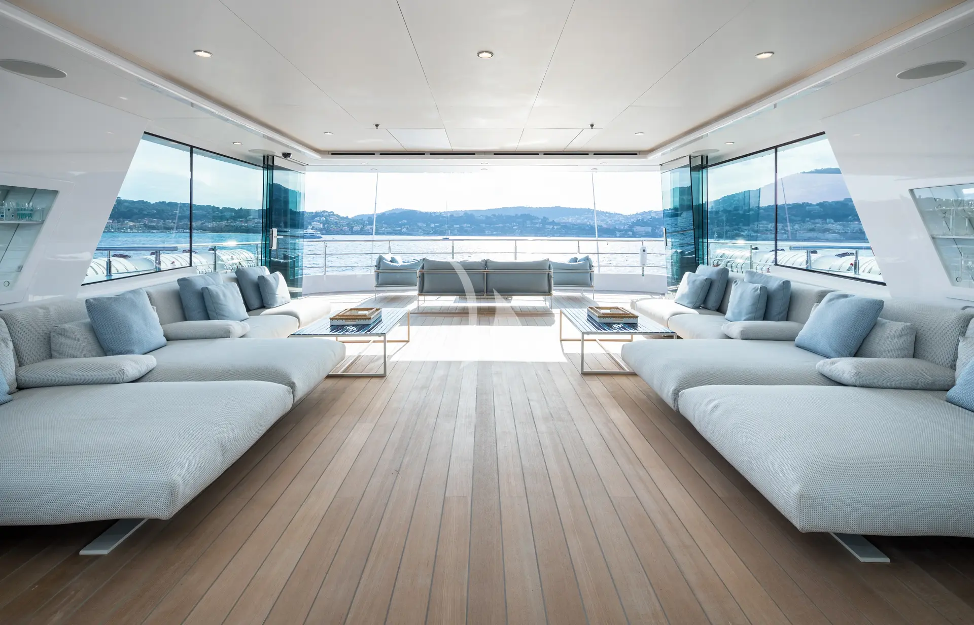 CORAL OCEAN Charter Yacht