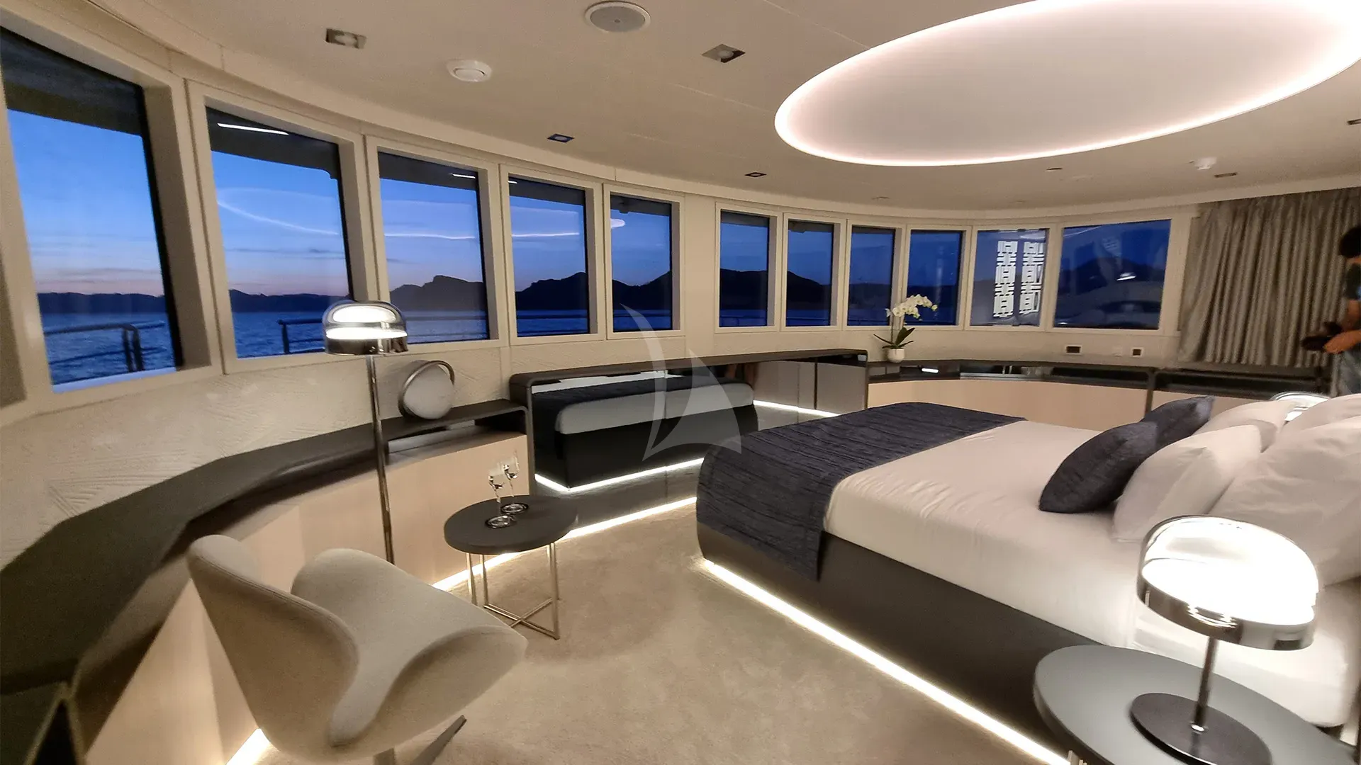 BLACK SWAN Charter Yacht