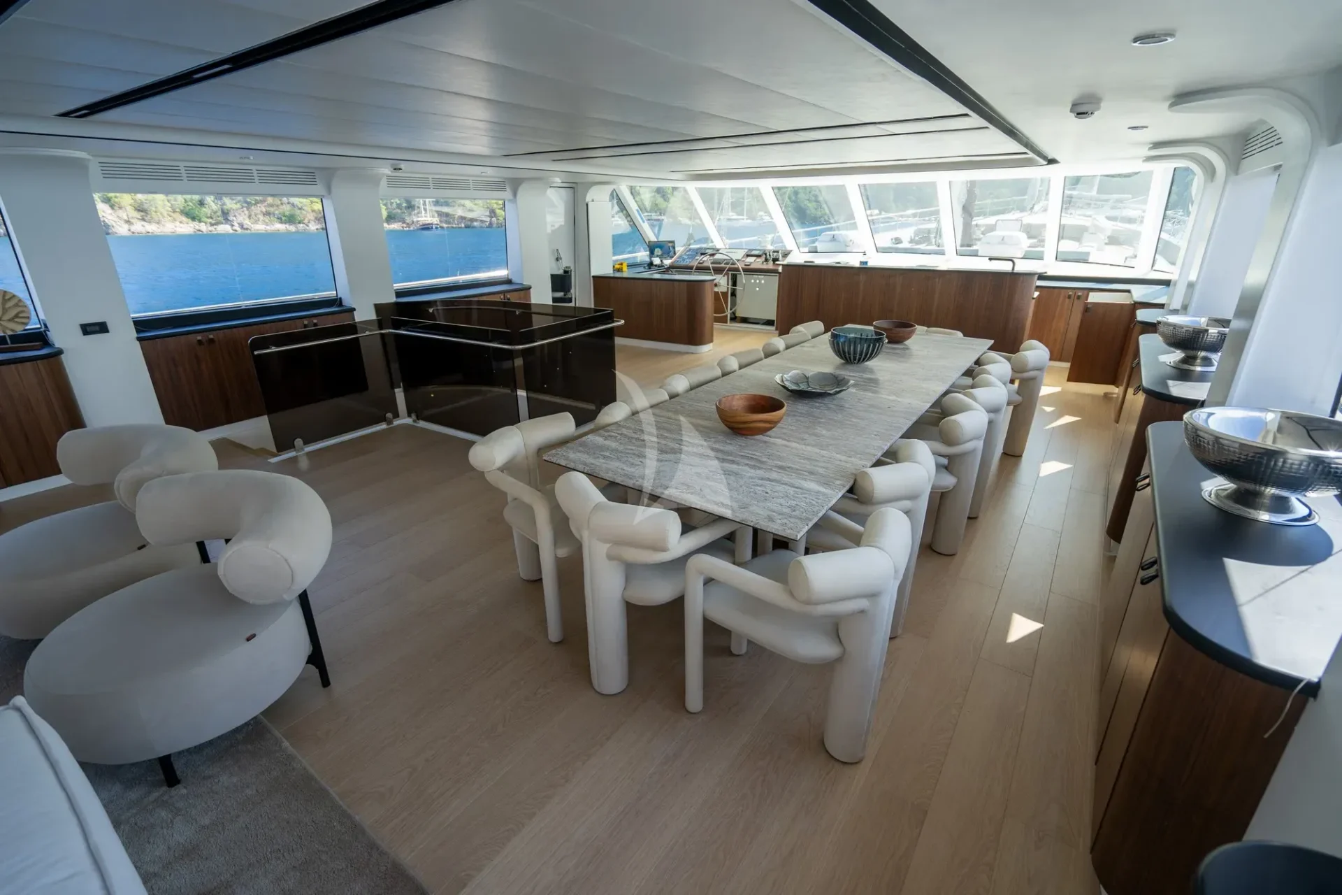 De Love Charter Yacht