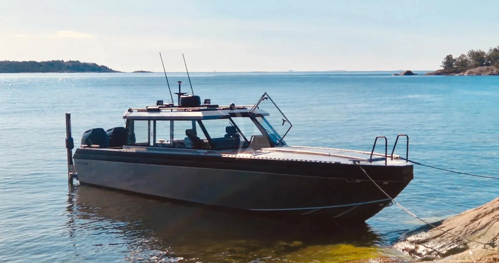 MIRAGE Charter Yacht