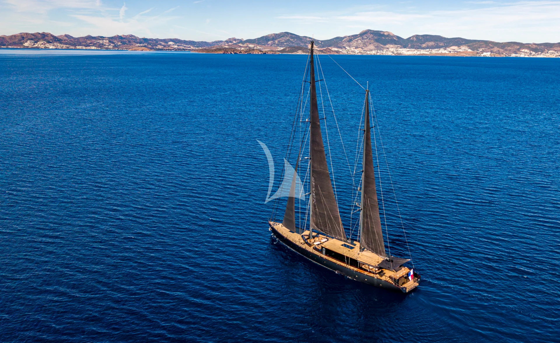 SEVEN Charter Yacht