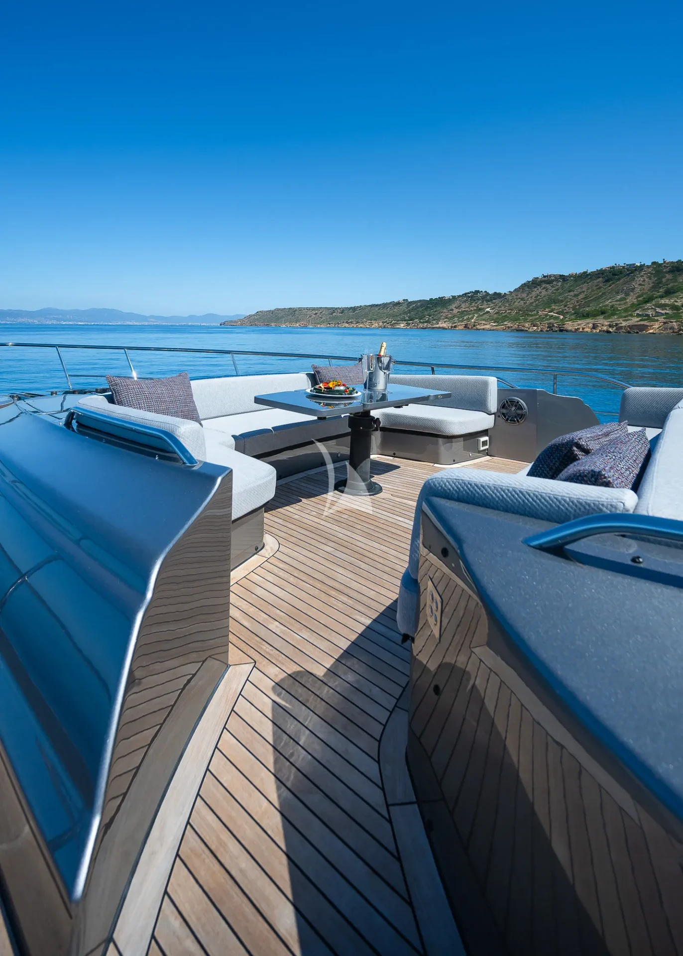 EL MACANN Charter Yacht