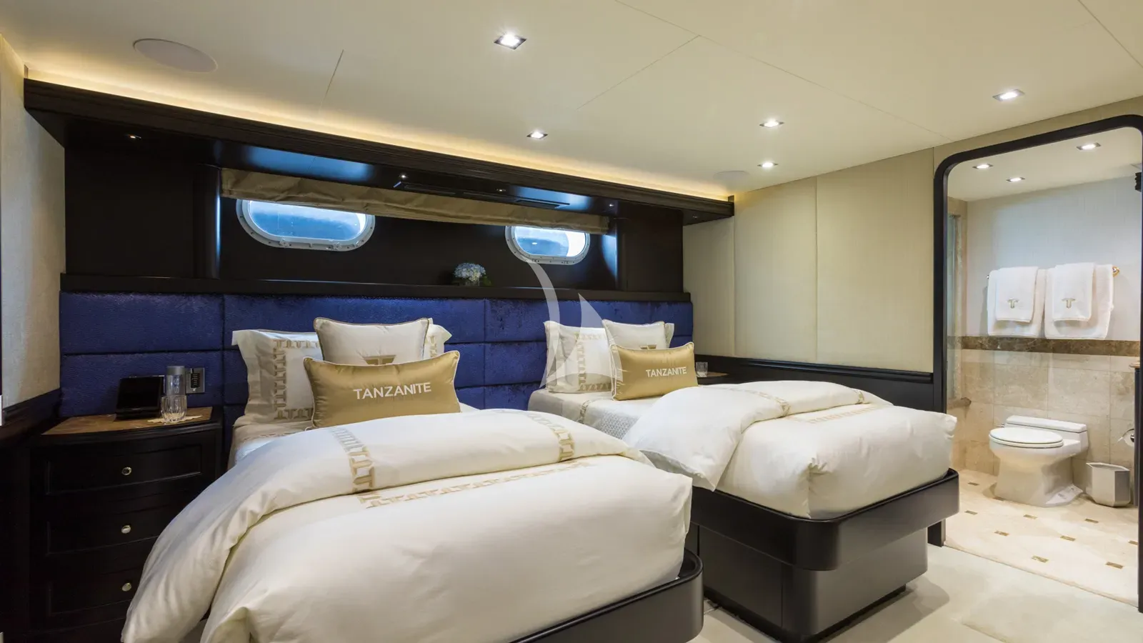 TANZANITE Charter Yacht