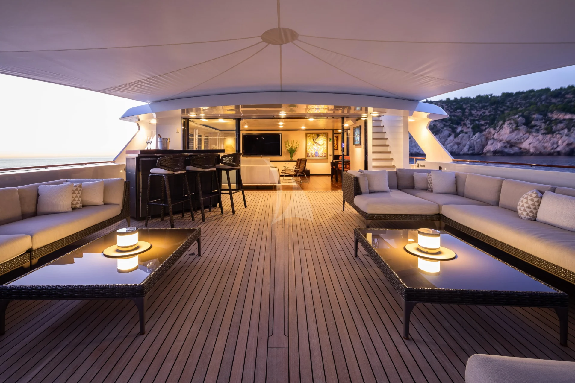 MIRAGE Charter Yacht