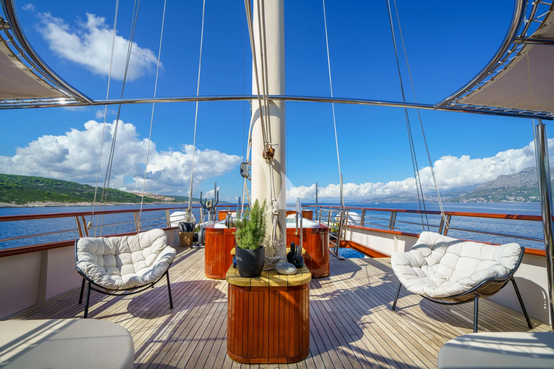 SON DE MAR Charter Yacht