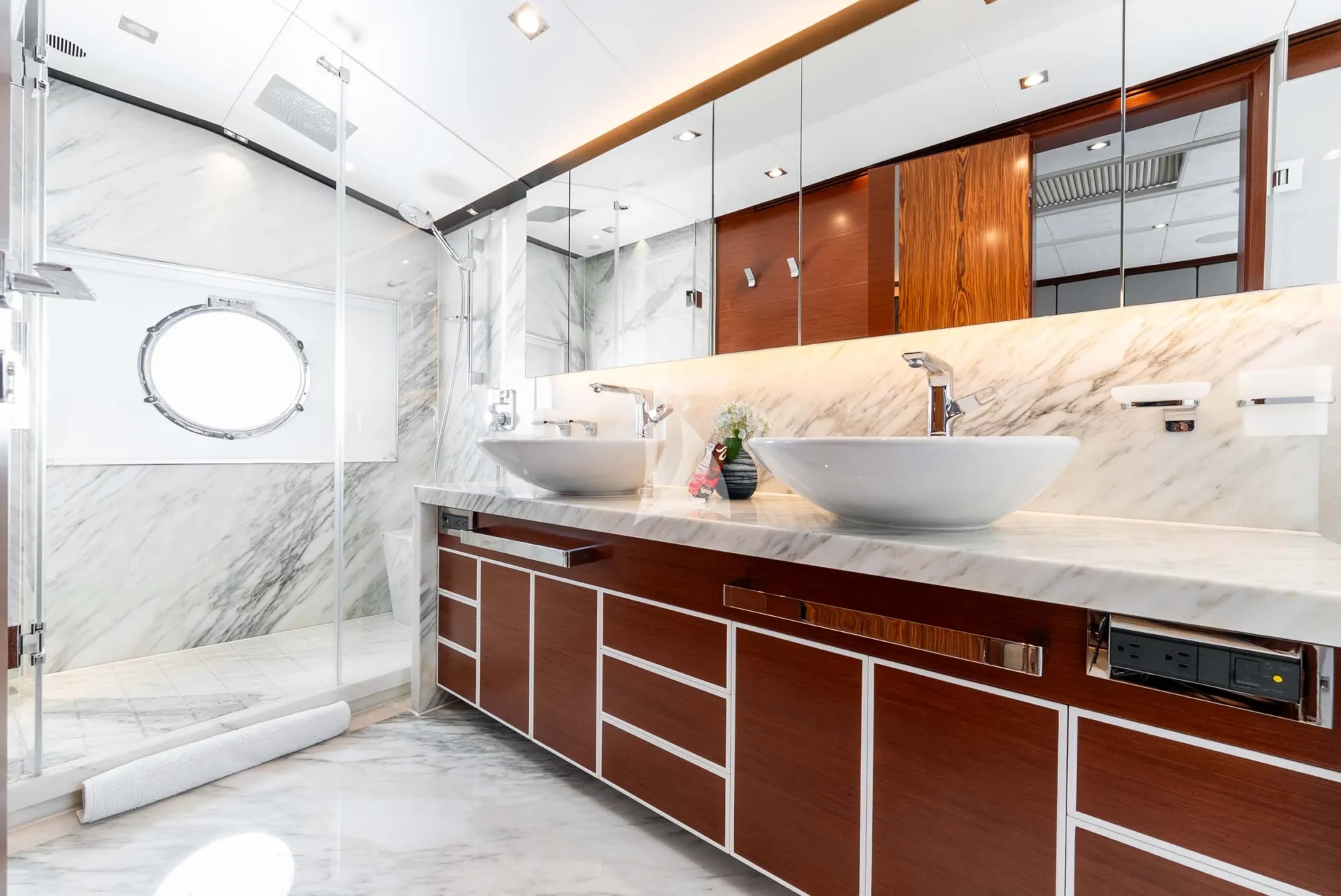 HAPPY HOUR Charter Yacht