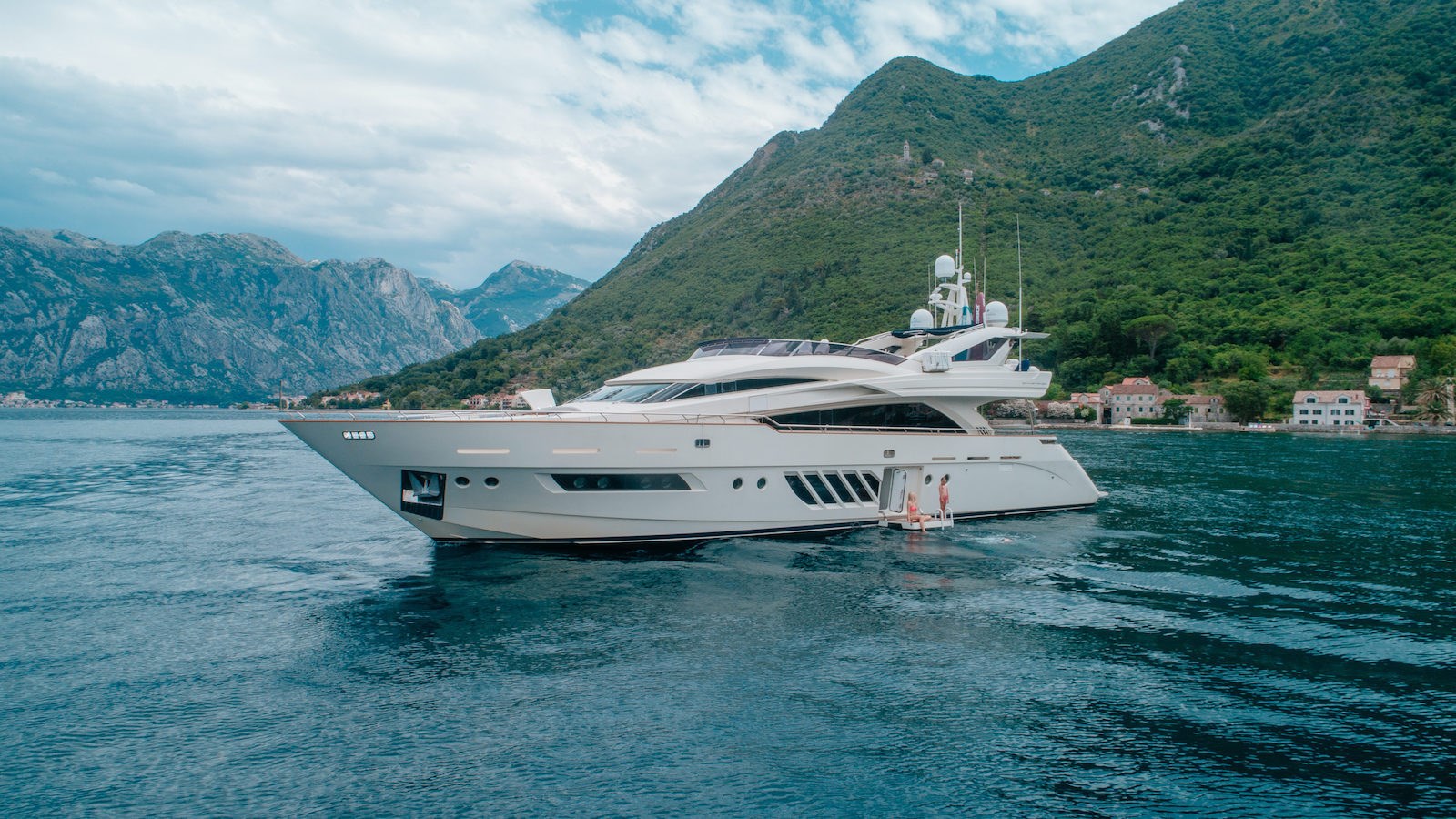 Dominator Motor Yacht LADY MURA For Sale
