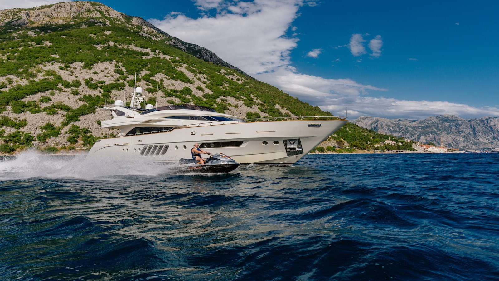 Dominator Motor Yacht LADY MURA For Sale