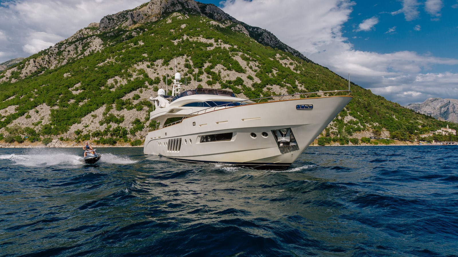 Dominator Motor Yacht LADY MURA For Sale