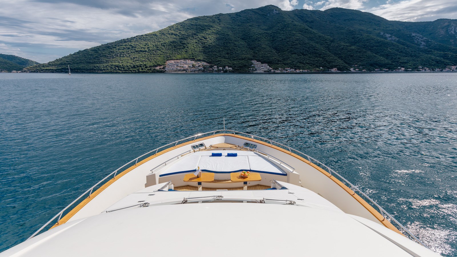 Dominator Motor Yacht LADY MURA For Sale