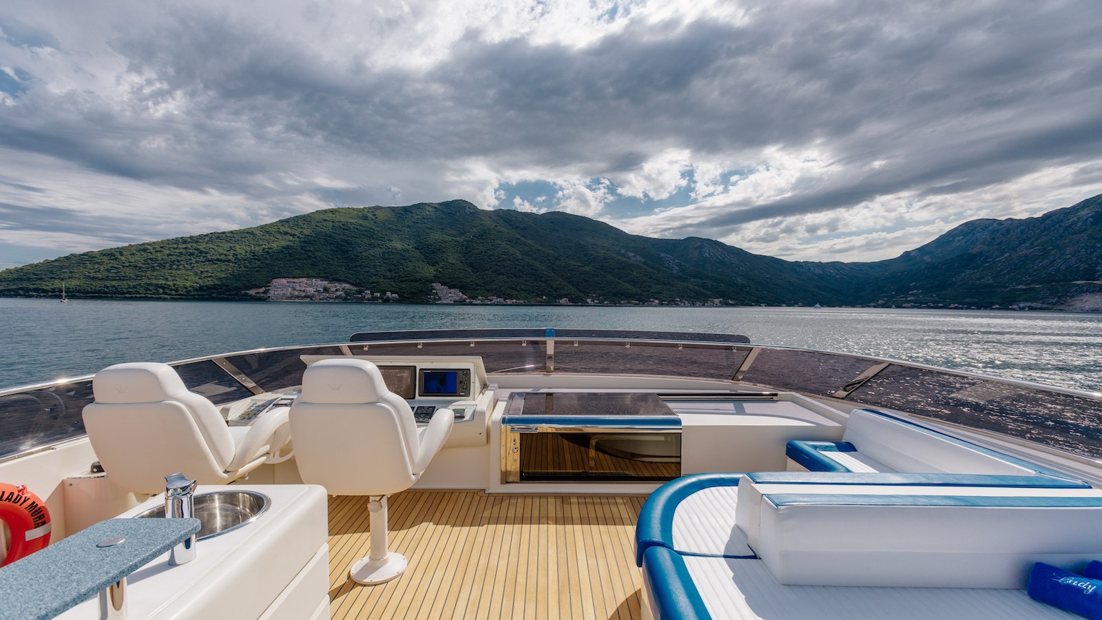 Dominator Motor Yacht LADY MURA For Sale