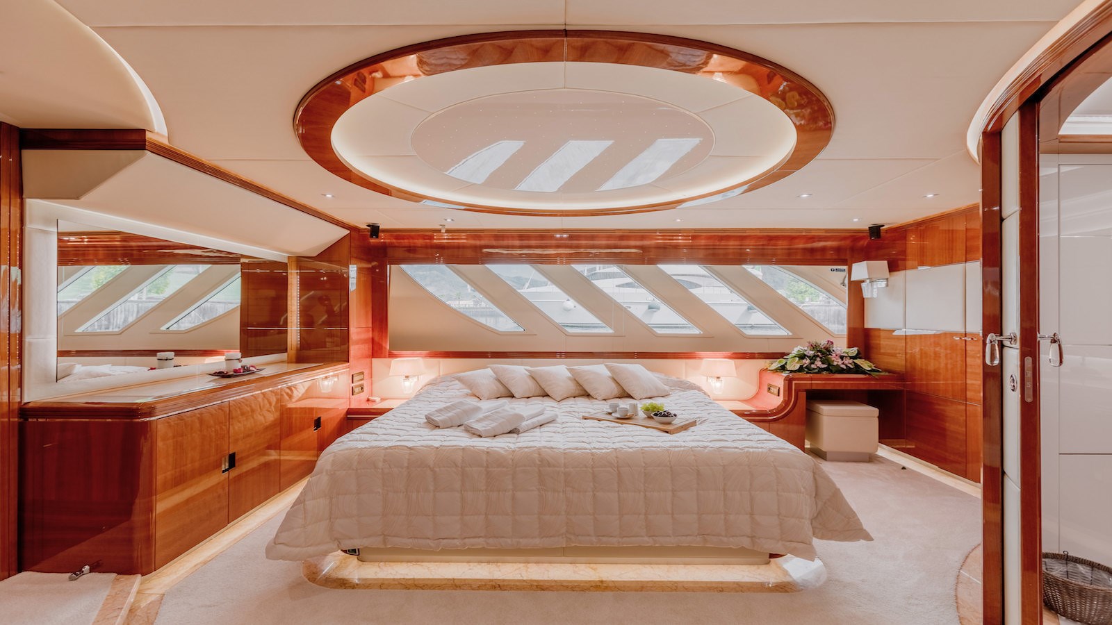 Dominator Motor Yacht LADY MURA For Sale