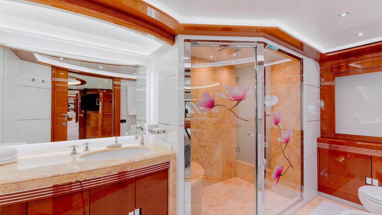 Dominator Motor Yacht LADY MURA For Sale