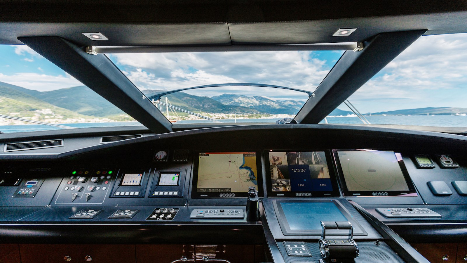 Dominator Motor Yacht LADY MURA For Sale