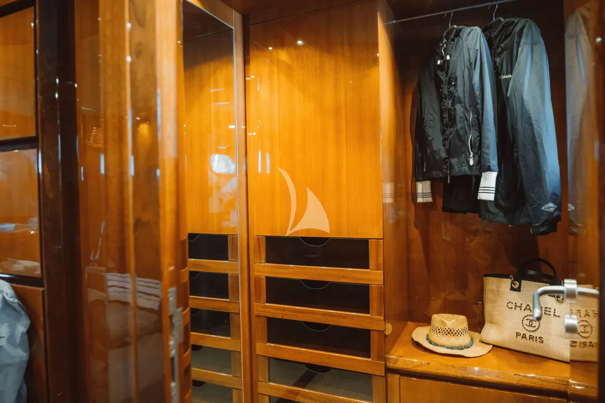 MAGIC SIX Charter Yacht