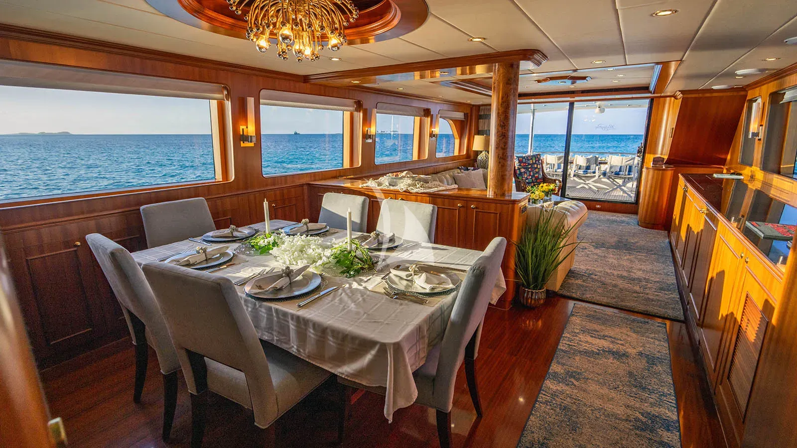 LEXINGTON Charter Yacht